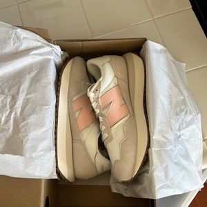 New Balance 237 Women’s sneakers. NWT IN BOX